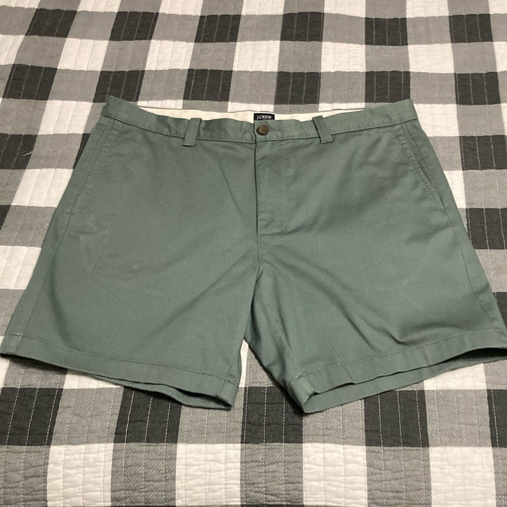 J Crew men’s shorts size 36 7” inseam dark green